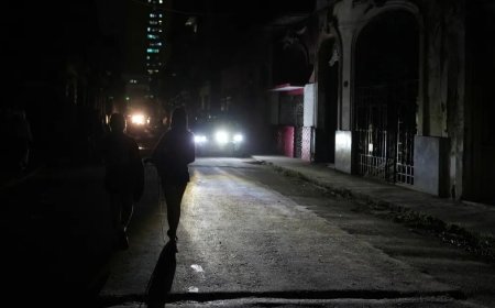 Küba'da elektrik şebekesi yine çöktü. Beş eyalet karanlıkta kaldı