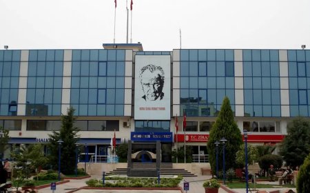 Menderes Belediyesi'ne operasyon. Başkan İlkay Çiçek dahil 13 kişi gözaltında