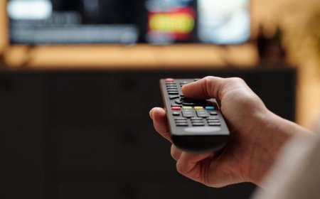 15 AĞUSTOS CUMARTESİ TV YAYIN AKIŞI: Bugün televizyonda ne var? Hangi dizi, film ve programlar ekrana gelecek?