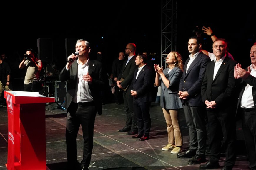 Yeni Parti'nin ilk mitingi. Özgür Özel, Beylikdüzü'nde partililere hitap etti