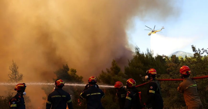 Yunanistan alevlere teslim. İki yangın söndürme helikopteri havada çarpıştı