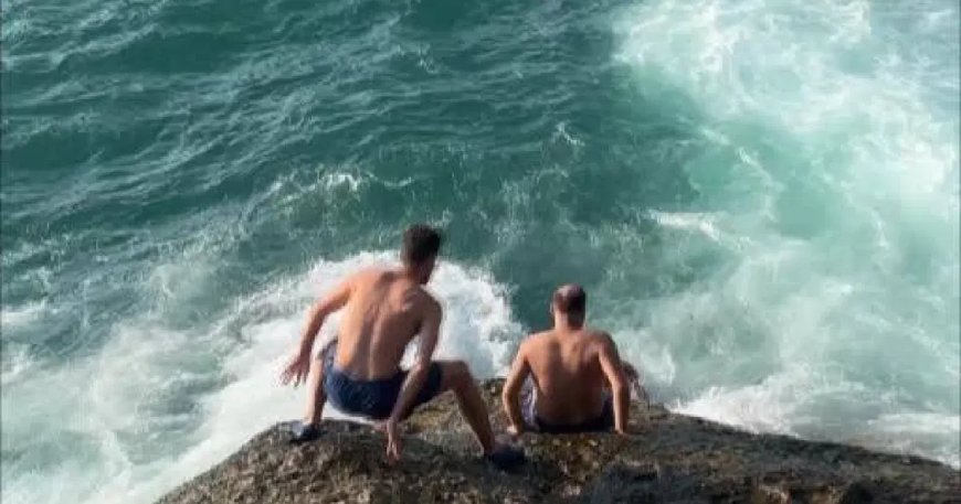 Karaburun’da "Lan boğuluyorum" diye yardım istedi, son anda kurtarıldı