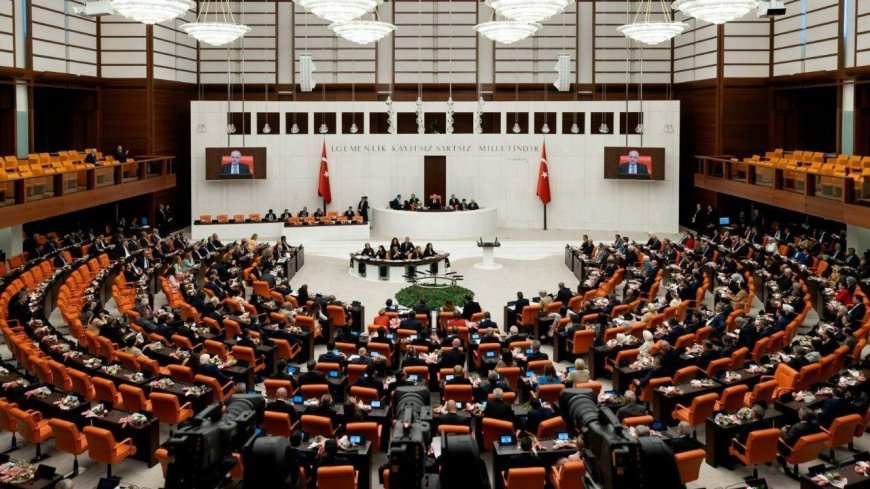 TBMM'de dikkat çeken anlar: Bahçeli ve MHP'liler Bakırhan'ı alkışladı