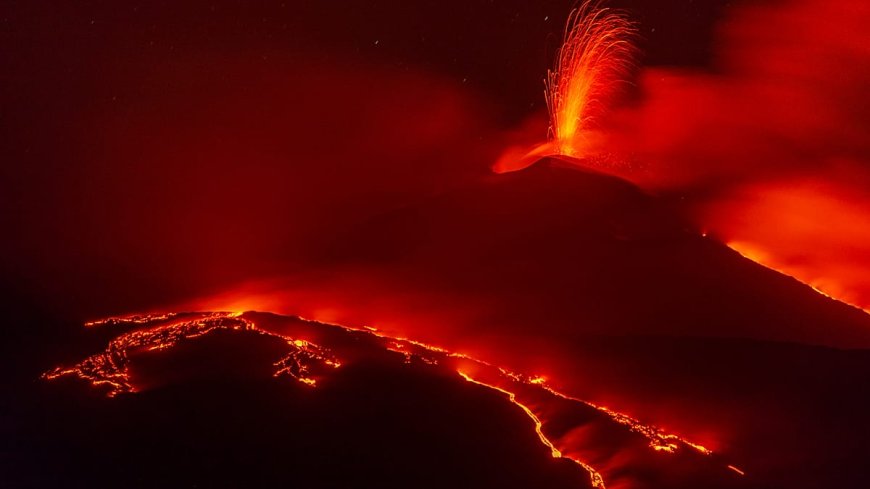 Etna patladı: kül bulutları, lav ve tarıma bereket getiren topraklar