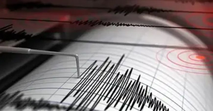 Endonezya'da 7.6 büyüklüğünde deprem