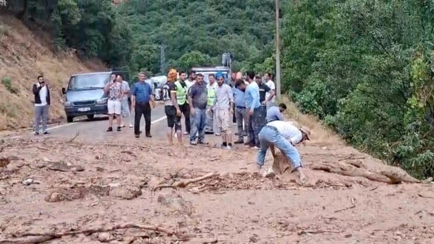 Tunceli’de sağanak heyelana neden oldu: Karayolu ulaşıma kapandı!