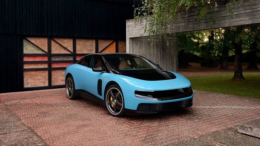 Ferrari'nin ilk elektrikli aracı açık artırmada 40 milyon dolara satıldı
